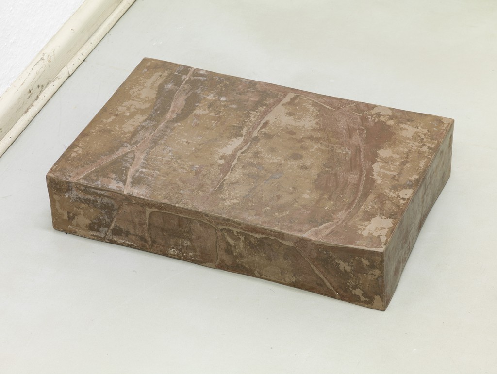 ceramic, 35 x 53 x 10,5 cm