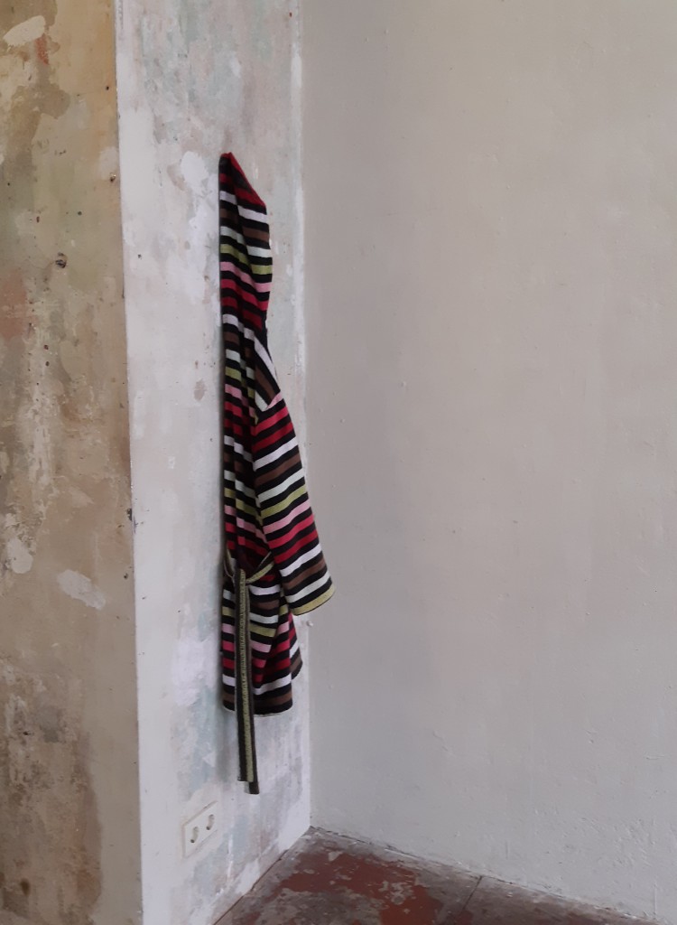 I am always on time, easily and effortlessly: Bathrobe with voice recording- Louise Hay, 50 min. of positive affirmations
